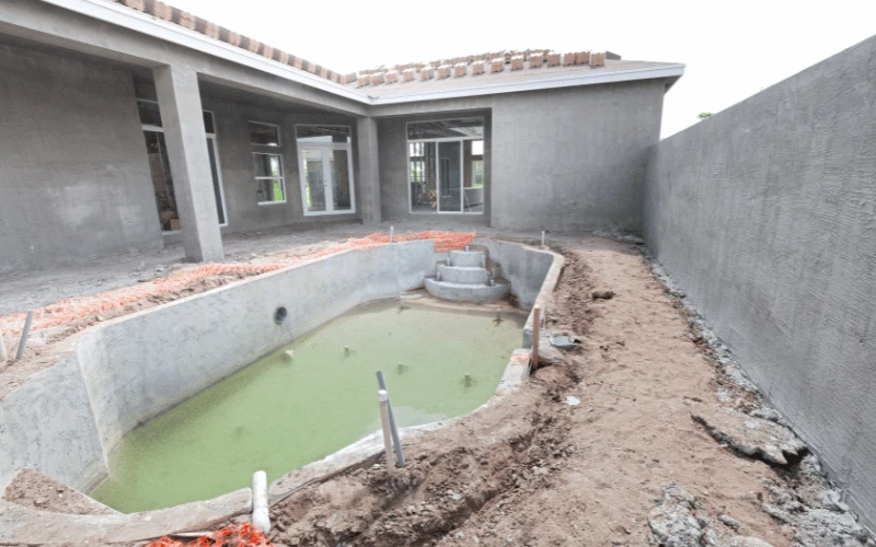 Pools-Niederösterreich-Idyllischer-Pool-im-Garten-Design Pools Niederosterreich Idyllischer Pool im Garten Design